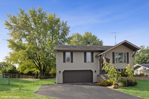 15 Walnut Ln, Algonquin, IL 60102 photo 2