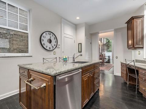 46 E Schiller St, Chicago, IL 60610 photo 11