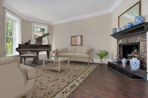 46 E Schiller St, Chicago, IL 60610 photo 3