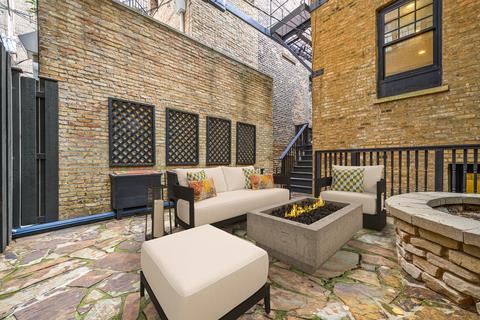 46 E Schiller St, Chicago, IL 60610 photo 29