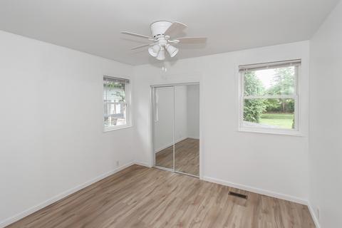 1379 E Lincoln Ave, Des Plaines, IL 60016 photo 12