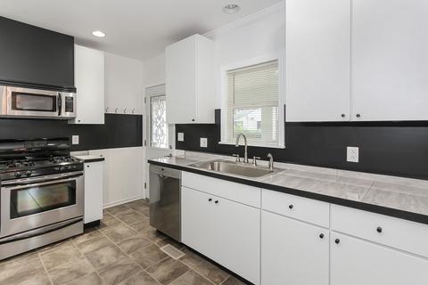 1379 E Lincoln Ave, Des Plaines, IL 60016 photo 11