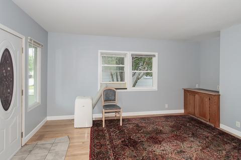 1379 E Lincoln Ave, Des Plaines, IL 60016 photo 5