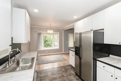 1379 E Lincoln Ave, Des Plaines, IL 60016 photo 9