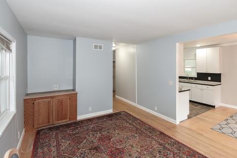 1379 E Lincoln Ave, Des Plaines, IL 60016 photo 4