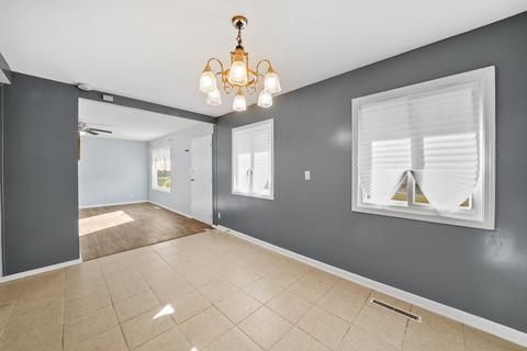 913 S Bartlett Rd, Streamwood, IL 60107 photo 9