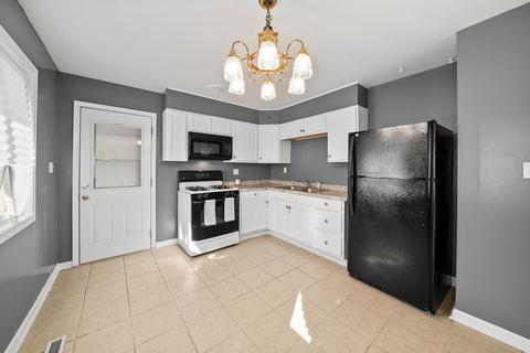 913 S Bartlett Rd, Streamwood, IL 60107 photo 11