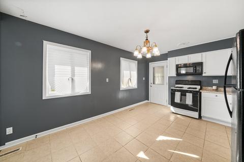 913 S Bartlett Rd, Streamwood, IL 60107 photo 10