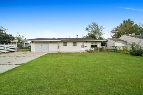 913 S Bartlett Rd, Streamwood, IL 60107 photo 1
