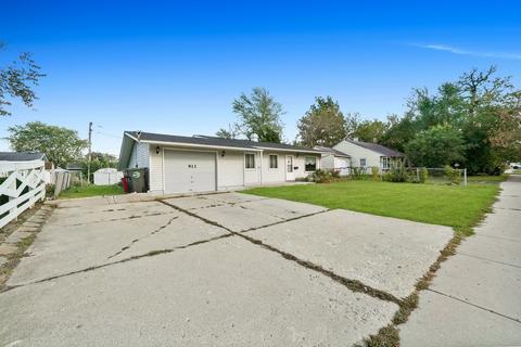 913 S Bartlett Rd, Streamwood, IL 60107 photo 4
