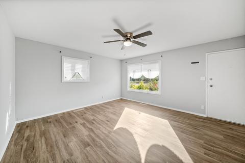 913 S Bartlett Rd, Streamwood, IL 60107 photo 5