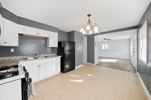 913 S Bartlett Rd, Streamwood, IL 60107 photo 12