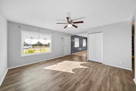 913 S Bartlett Rd, Streamwood, IL 60107 photo 7