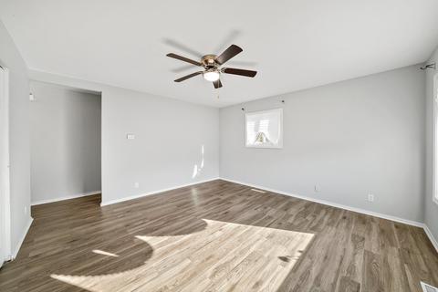 913 S Bartlett Rd, Streamwood, IL 60107 photo 6