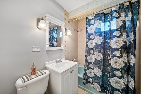 913 S Bartlett Rd, Streamwood, IL 60107 photo 14