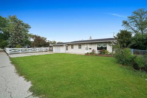 913 S Bartlett Rd, Streamwood, IL 60107 photo 2