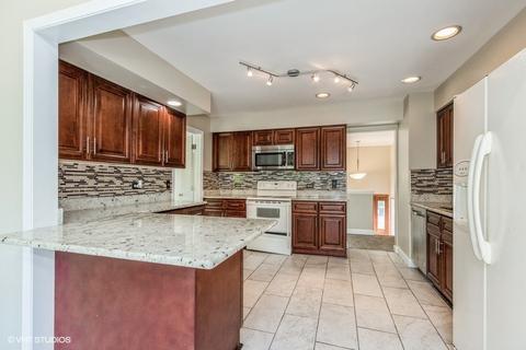 990 Harrison Ln, Hoffman Estates, IL 60192 photo 8