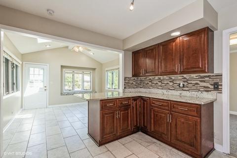 990 Harrison Ln, Hoffman Estates, IL 60192 photo 11