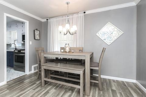 703 S Gables Blvd, Wheaton, IL 60189 photo 6