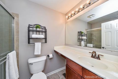 422 Acushnet St, Elgin, IL 60124 photo 10