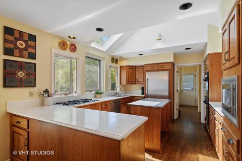 811 Becker Rd, Glenview, IL 60025 photo 5