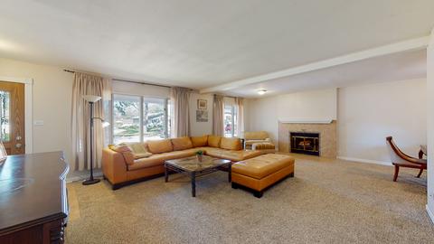 665 Edgemont Ln, Hoffman Estates, IL 60169 photo 4