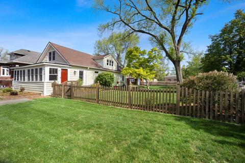 990 Rose Ave, Des Plaines, IL 60016 photo 2
