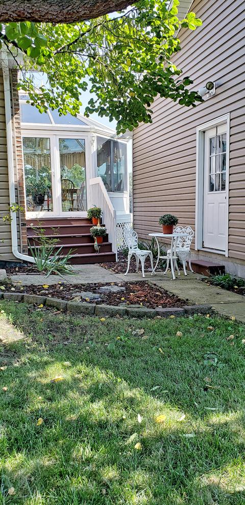 2079 W Potawatomie Trl, Kankakee, IL 60901 photo 2