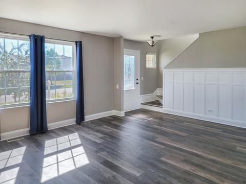 1015 Willow Bay, Elgin, IL 60123 photo 2