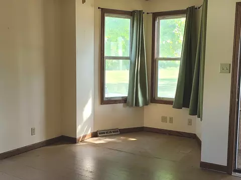 306 E 3rd St, Oglesby, IL 61348 photo 5