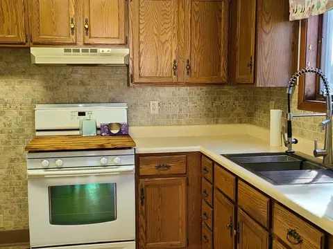306 E 3rd St, Oglesby, IL 61348 photo 21