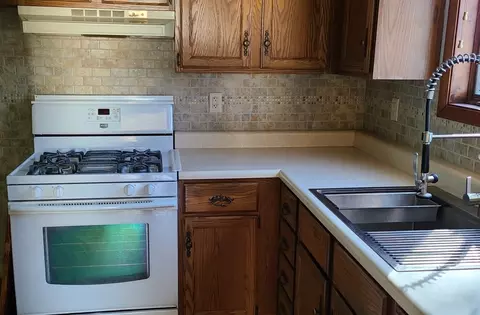 306 E 3rd St, Oglesby, IL 61348 photo 3