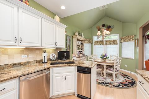 6448 Emerald Ct, Willowbrook, IL 60527 photo 9