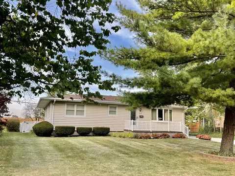 1627 Sunset Dr, Peru, IL 61354 photo 2