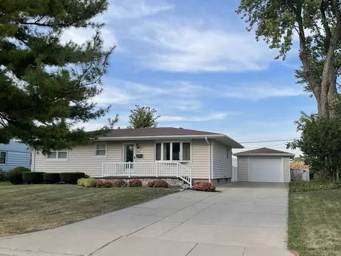 1627 Sunset Dr, Peru, IL 61354 photo 1