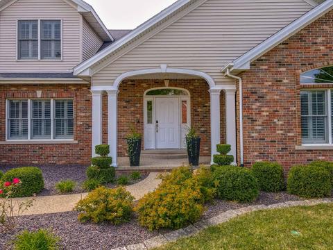 66 Brookstone Cir, Bloomington, IL 61704 photo 2