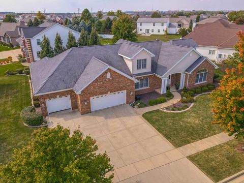 66 Brookstone Cir, Bloomington, IL 61704 photo 1