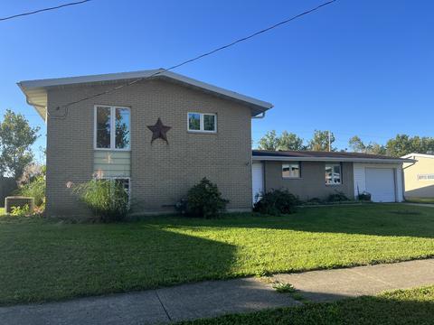1531 S Pointe Dr, Rantoul, IL 61866 photo 2