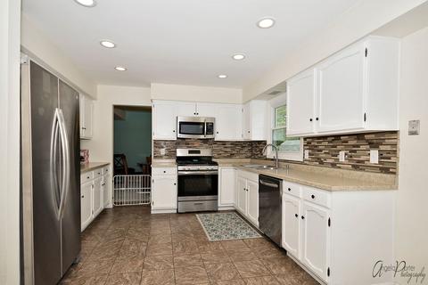 114 Springbrook Ct, Mchenry, IL 60050 photo 9