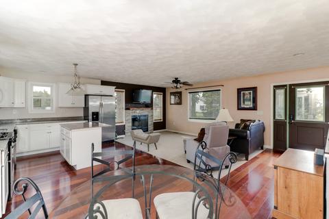 707 E 11th St, Delavan, IL 61734 photo 7