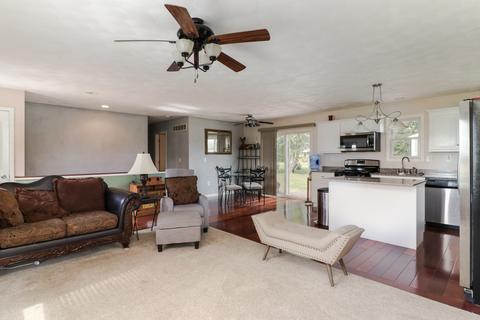 707 E 11th St, Delavan, IL 61734 photo 3