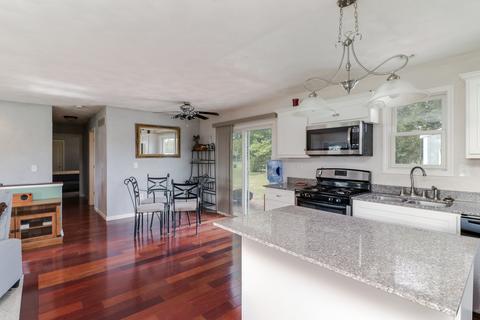 707 E 11th St, Delavan, IL 61734 photo 5
