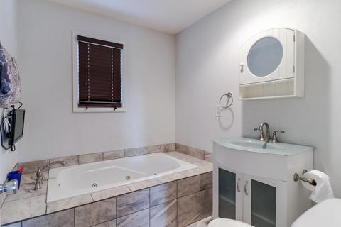 707 E 11th St, Delavan, IL 61734 photo 15