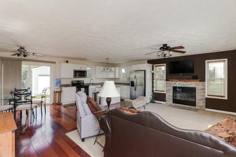 707 E 11th St, Delavan, IL 61734 photo 9