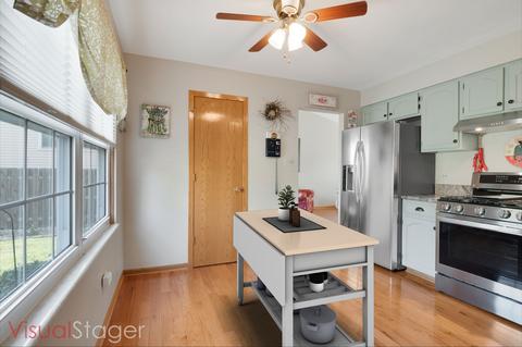 385 Pearson Cir, Naperville, IL 60563 photo 8