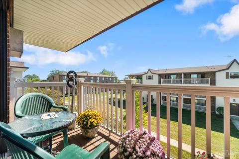 261 Gregory St #12, Aurora, IL 60504 photo 3