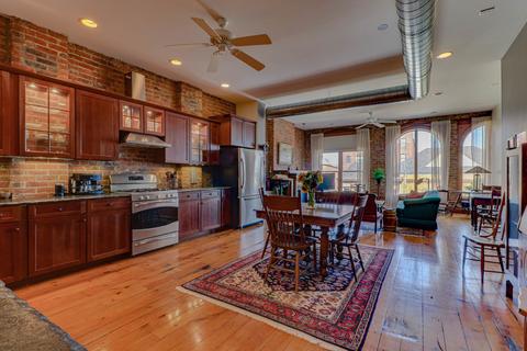 221 E Front St #5, Bloomington, IL 61701 photo 2