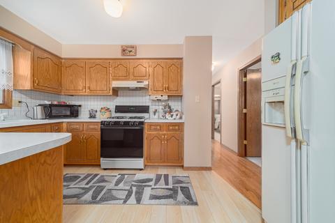 8012 W 83rd St, Bridgeview, IL 60455 photo 8