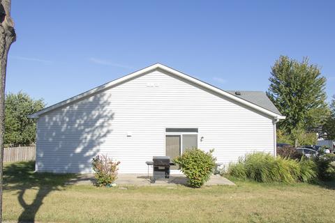 2801 Sarah Ct, Plano, IL 60545 photo 2