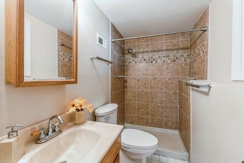 1044 Kenilworth Dr, Wheeling, IL 60090 photo 11